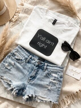 Gildan White Short Sleeve Tee with Black Graphic medium